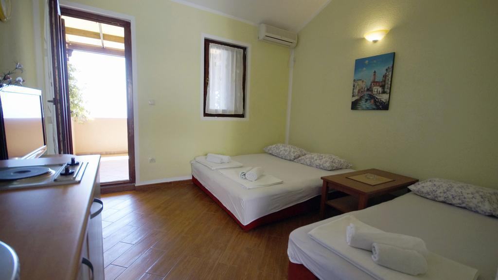Apartmani Zona Sveti Stefan Ngoại thất bức ảnh