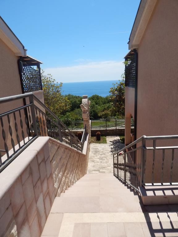Apartmani Zona Sveti Stefan Ngoại thất bức ảnh