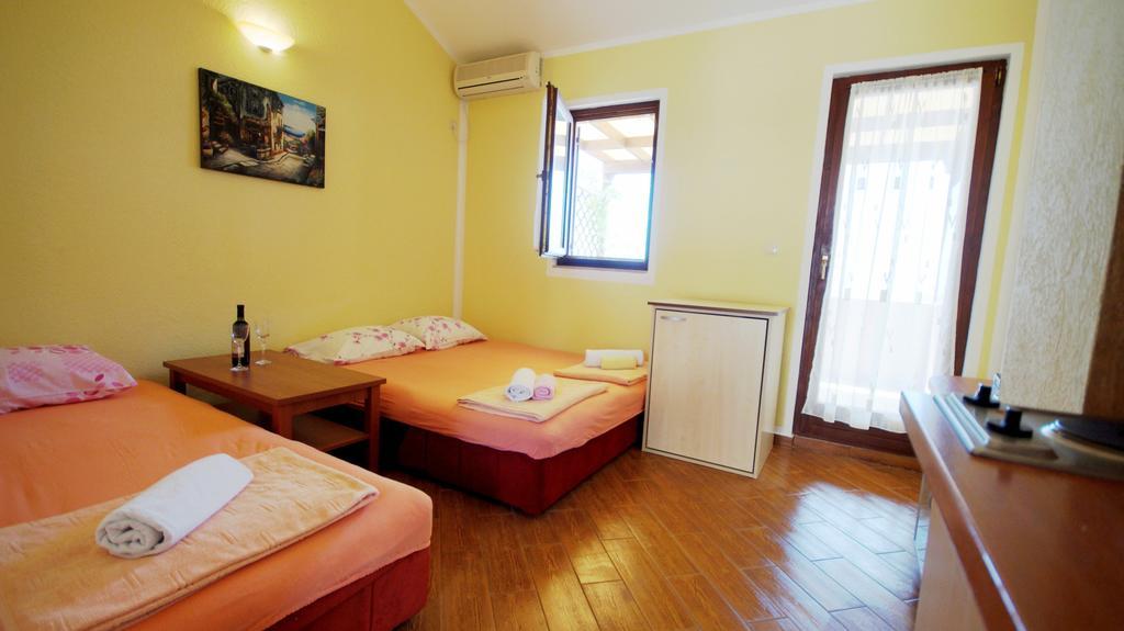 Apartmani Zona Sveti Stefan Ngoại thất bức ảnh