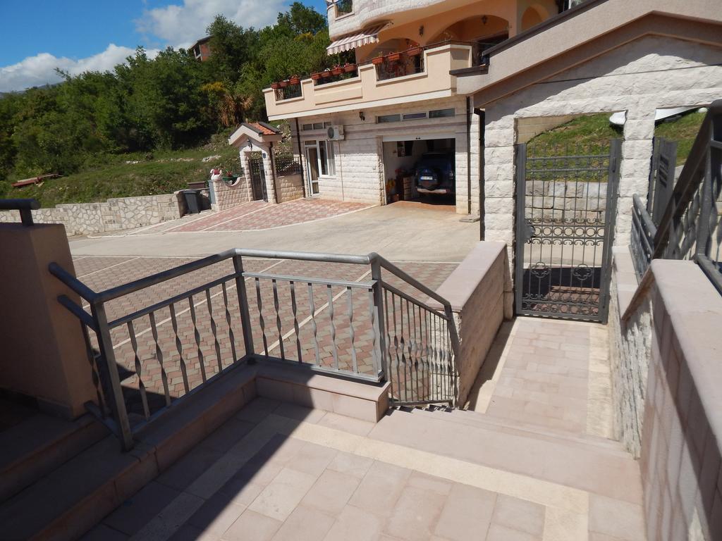 Apartmani Zona Sveti Stefan Ngoại thất bức ảnh