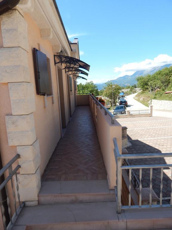 Apartmani Zona Sveti Stefan Ngoại thất bức ảnh