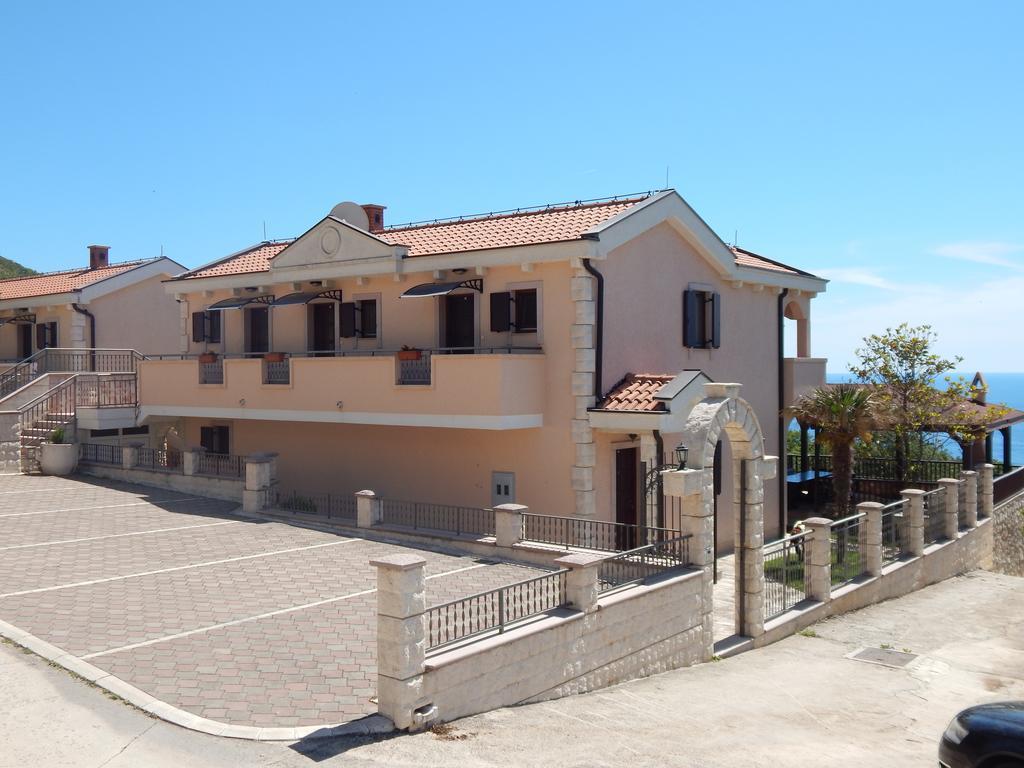 Apartmani Zona Sveti Stefan Ngoại thất bức ảnh